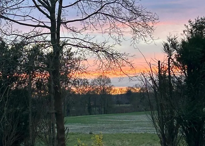 Дом отдыха Maison Dans Ancien Corps De Ferme Le Pin-la-Garenne